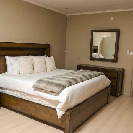 Immaculate Villa Gaborone Kültér fotó