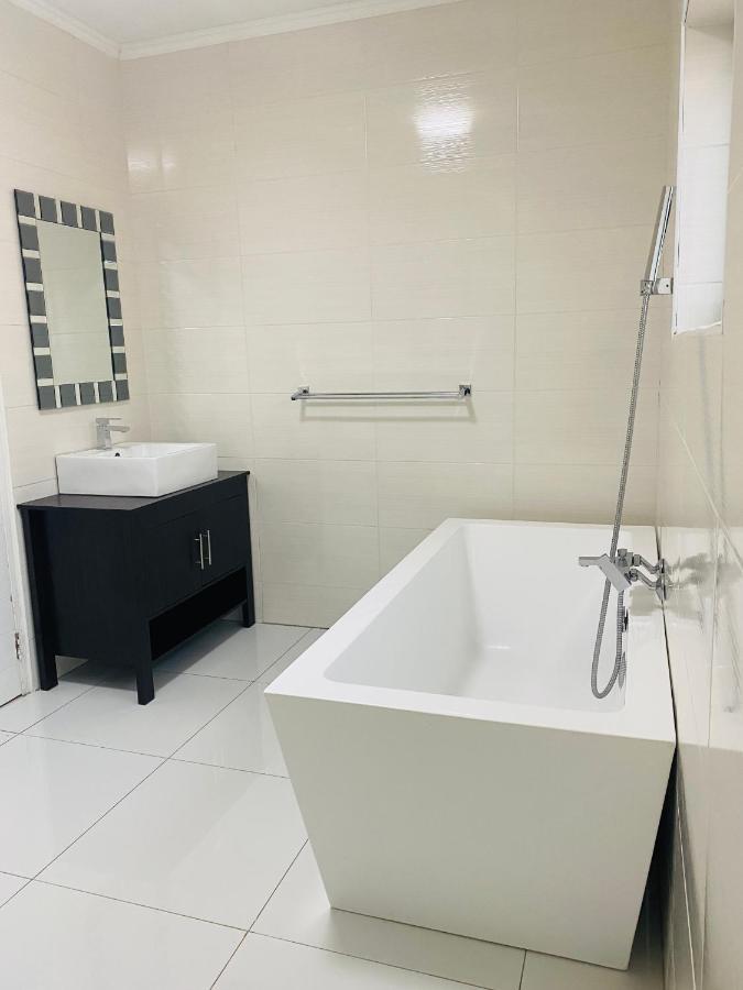 Immaculate Villa Gaborone Kültér fotó