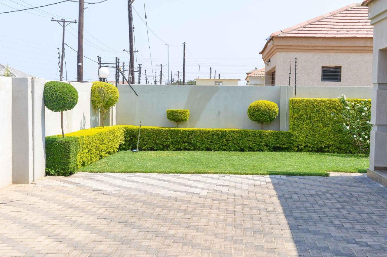 Immaculate Villa Gaborone Kültér fotó